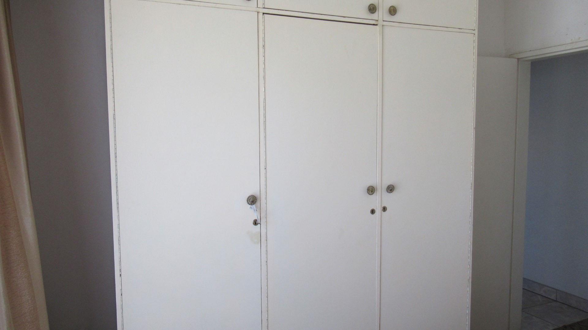 Bed Room 1 - 27 square meters of property in Bakerton