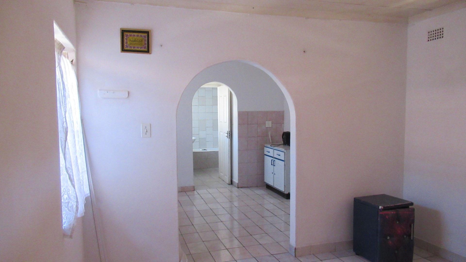 Bed Room 1 - 27 square meters of property in Bakerton