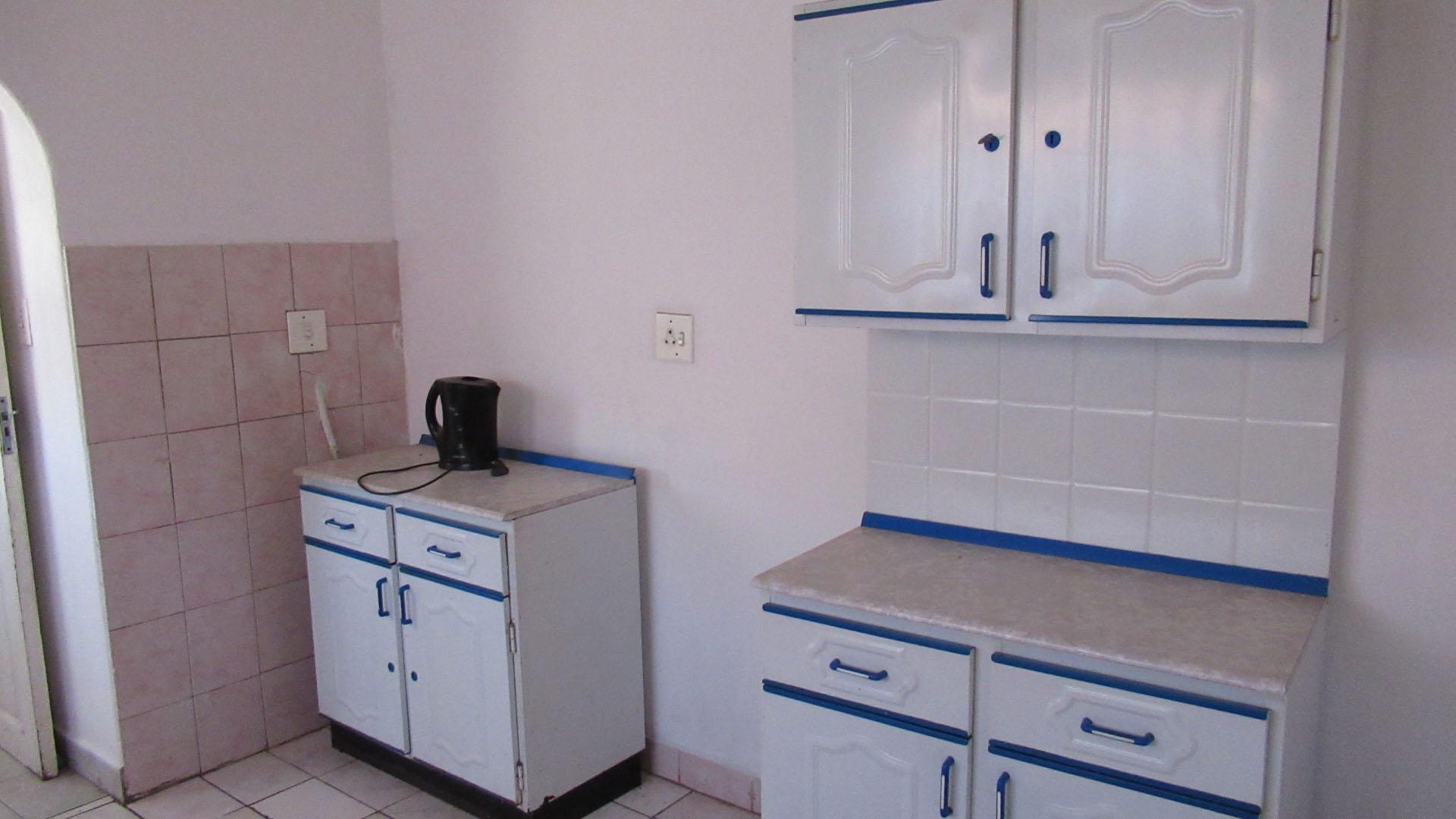 Kitchen - 12 square meters of property in Bakerton
