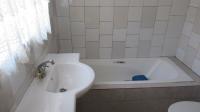 Bathroom 2 - 5 square meters of property in Bakerton