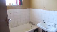 Bathroom 1 - 4 square meters of property in Vanderbijlpark