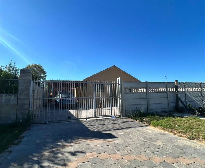 Standard Bank SIE Sale In Execution 2 Bedroom Sectional Title for Sale in Sunninghill - MR542991