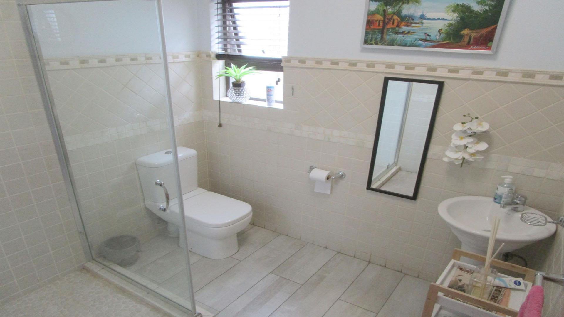 Bathroom 3+ of property in Greenstone Hill