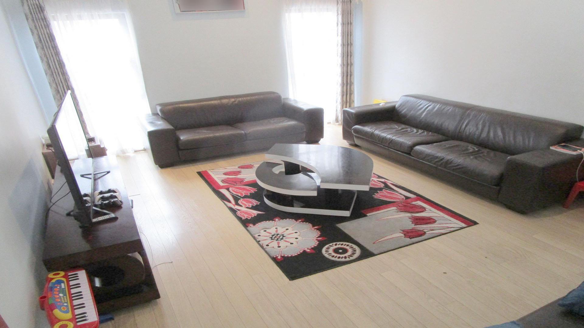 Lounges of property in Greenstone Hill