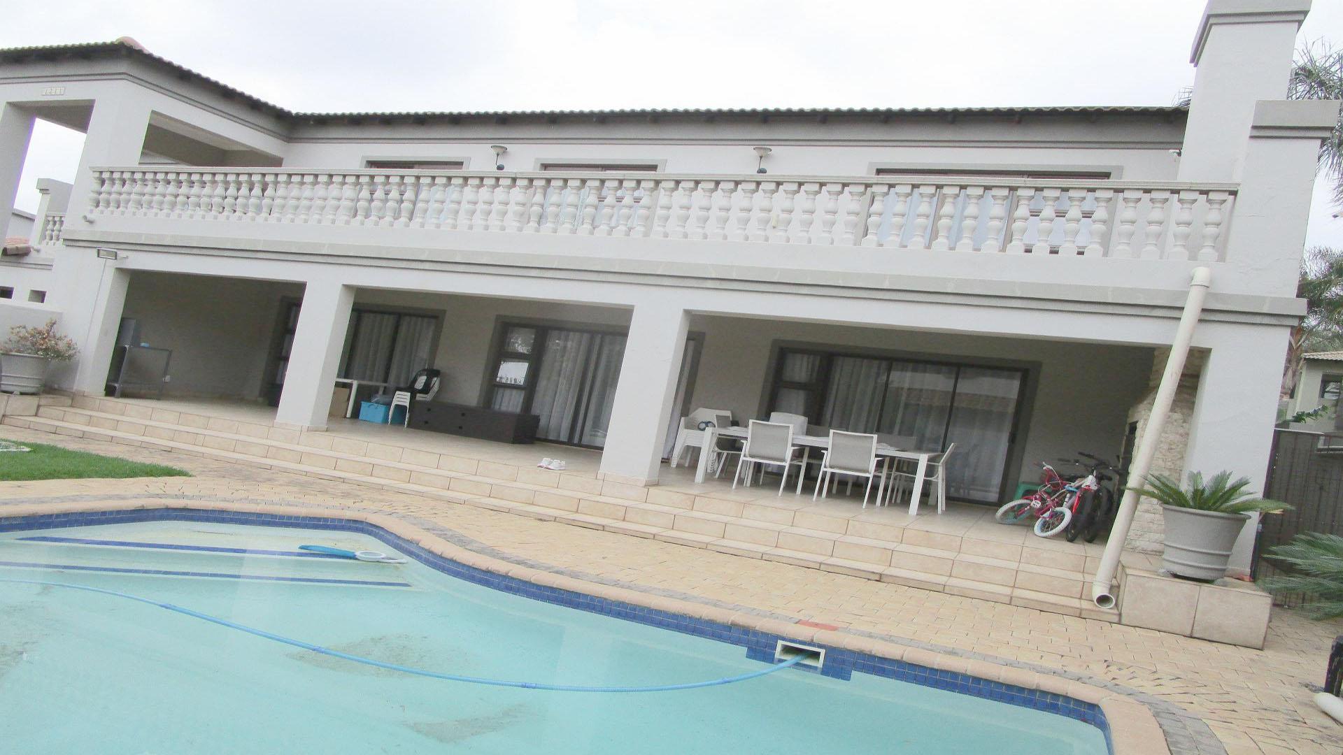 Swimming Pool of property in Greenstone Hill