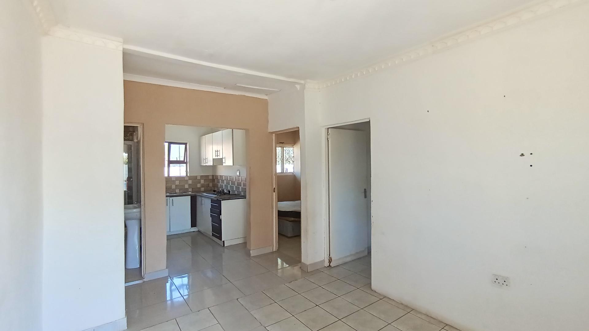 Lounges - 38 square meters of property in Northdene 