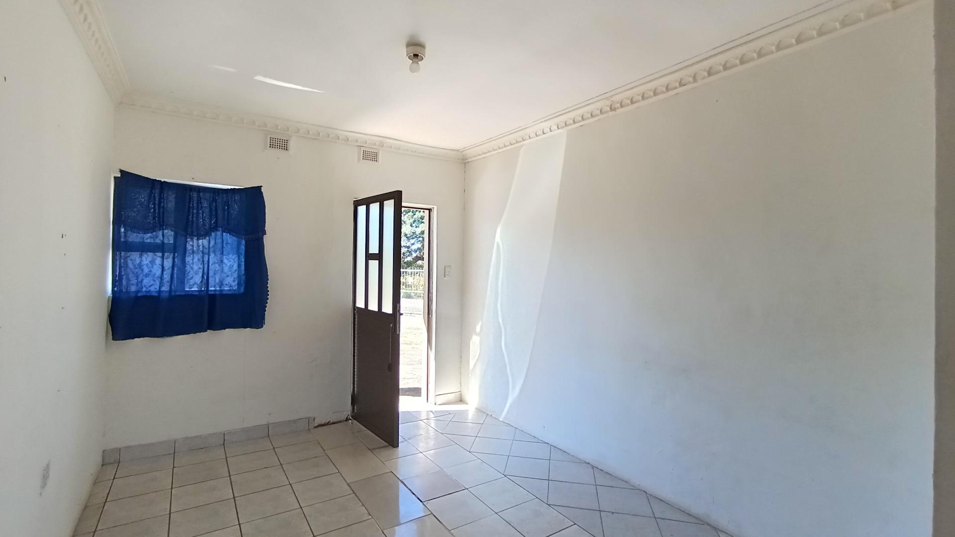 Lounges - 38 square meters of property in Northdene 