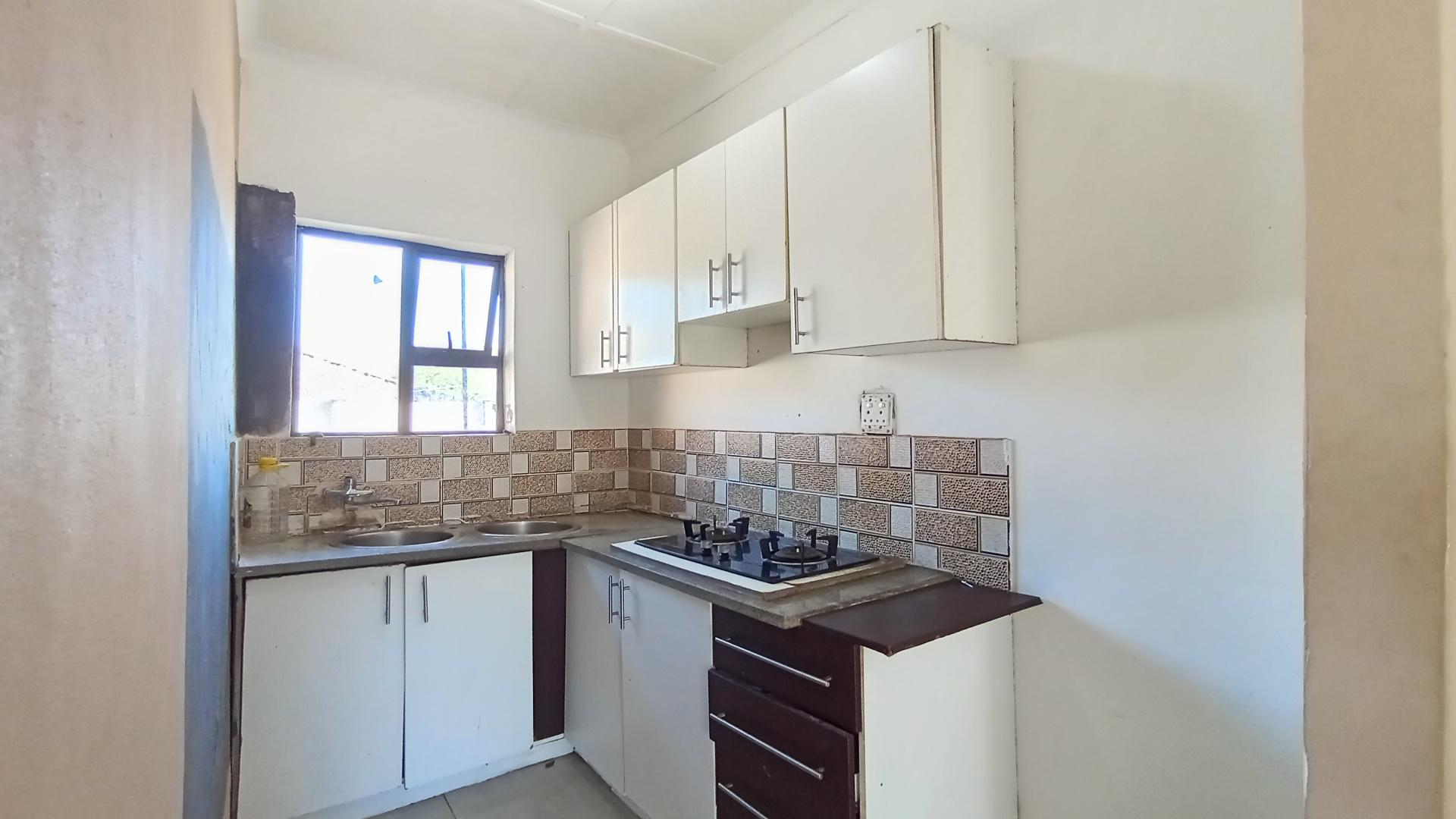 Kitchen - 22 square meters of property in Northdene 