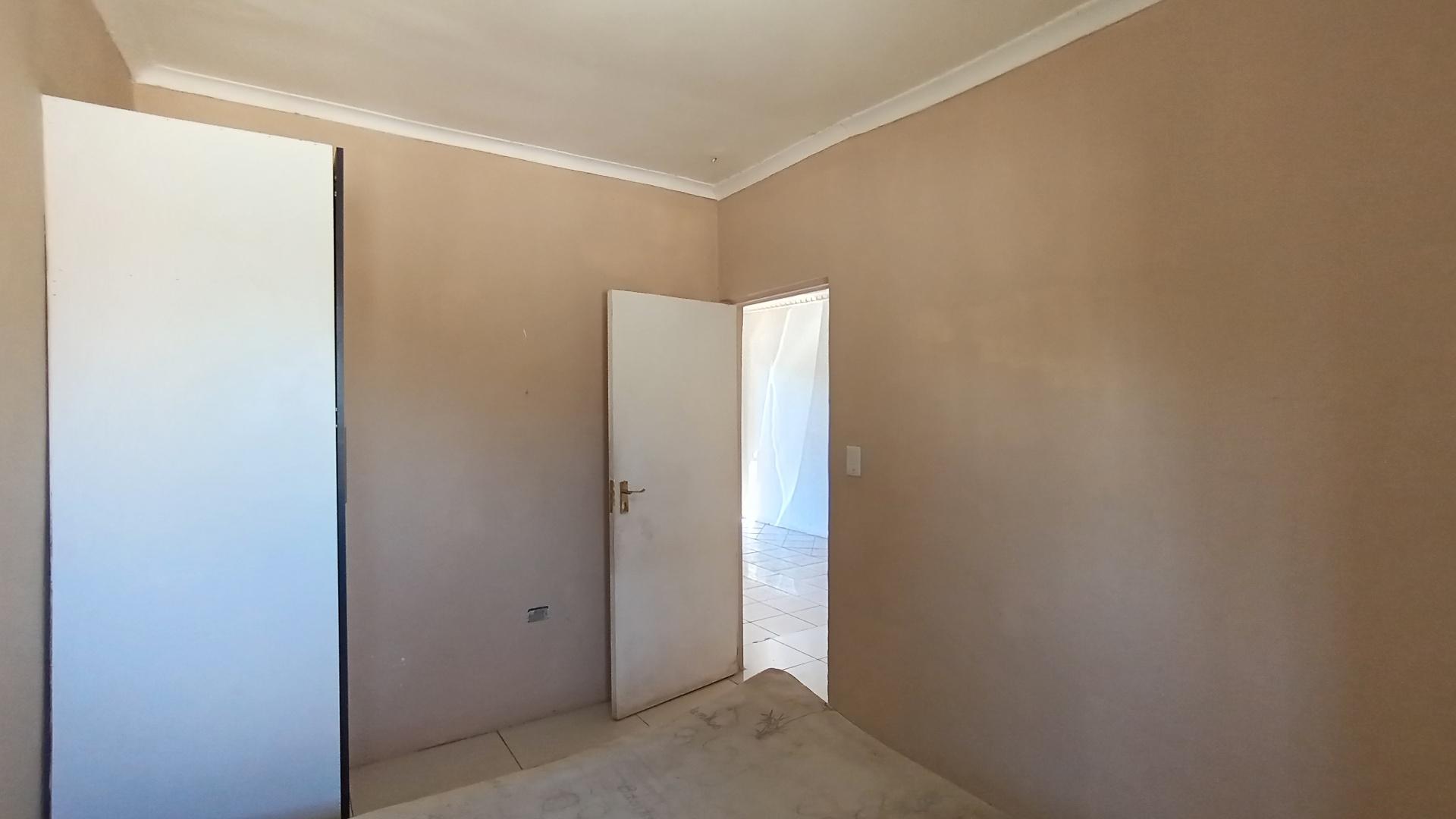 Bed Room 2 - 29 square meters of property in Northdene 