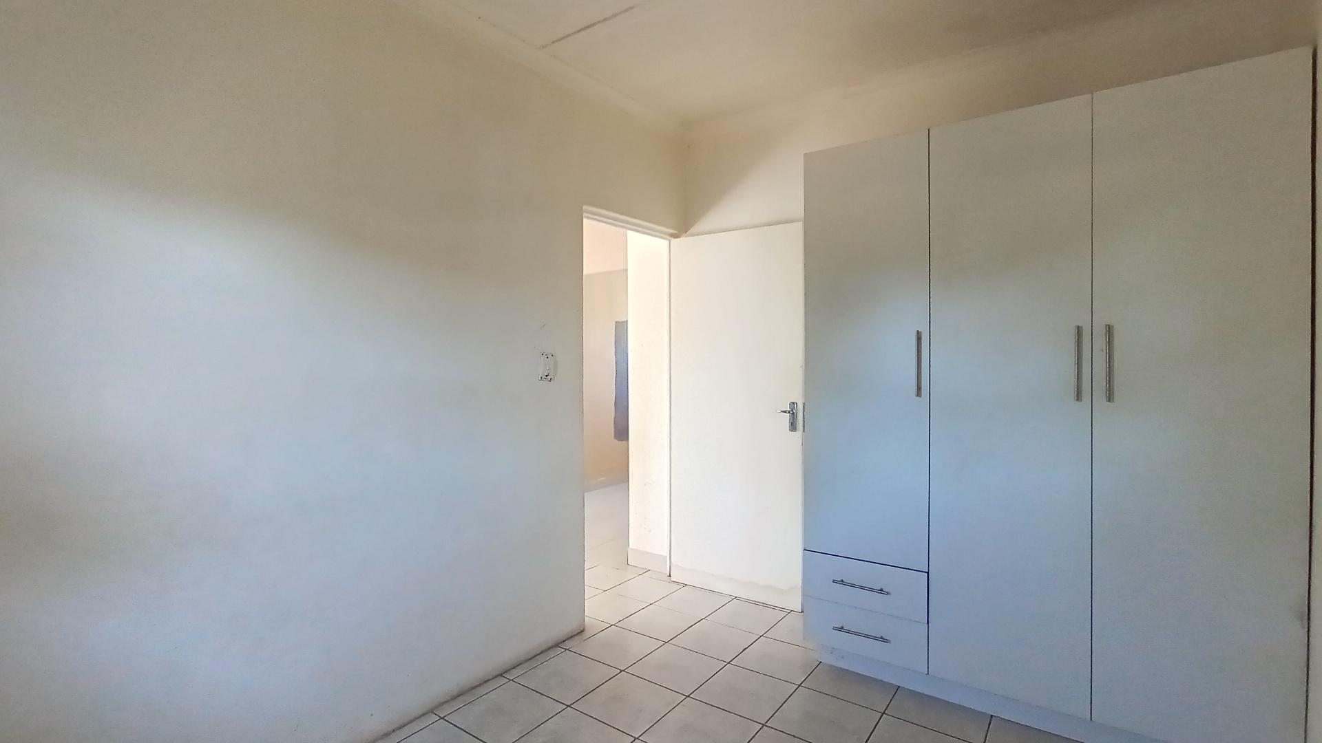 Bed Room 3 - 26 square meters of property in Northdene 