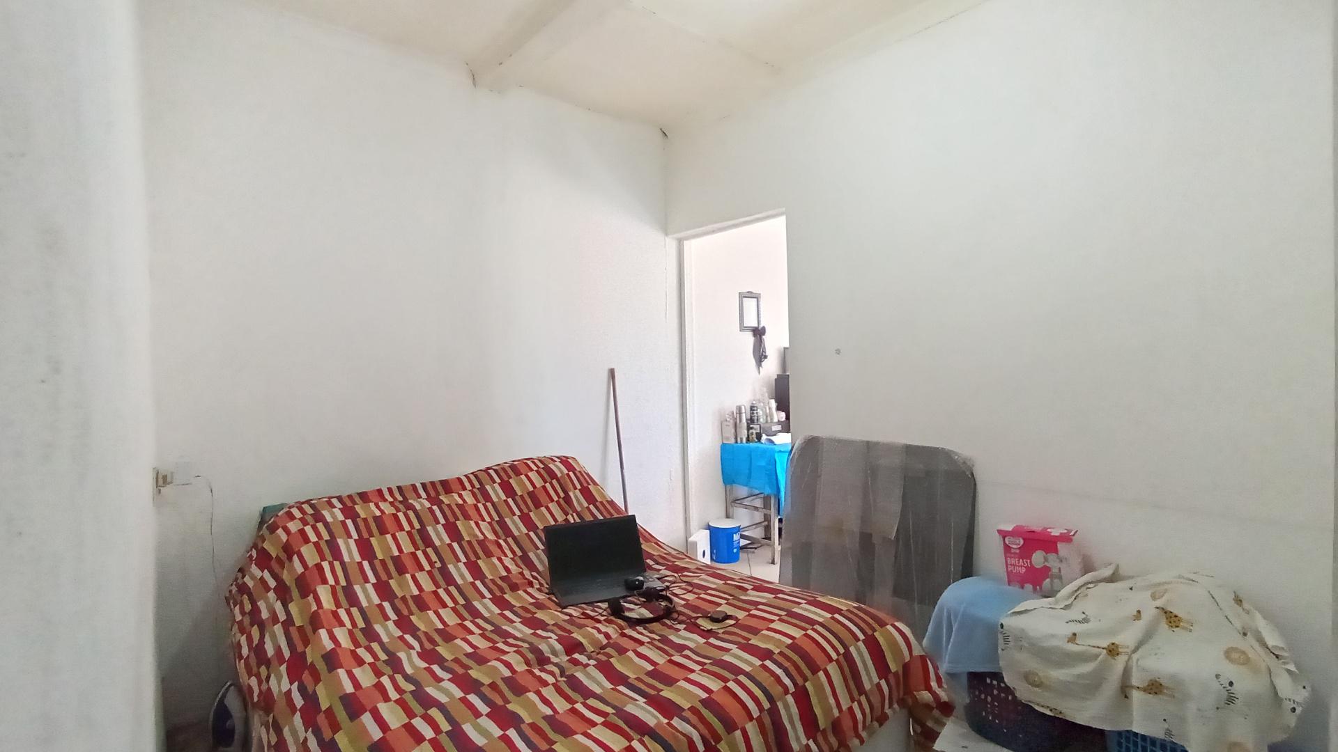 Bed Room 1 - 27 square meters of property in Northdene 