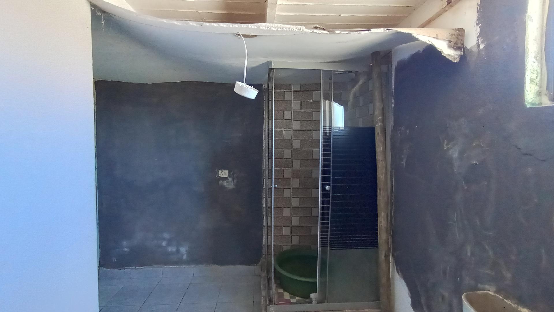 Bathroom 1 - 13 square meters of property in Northdene 