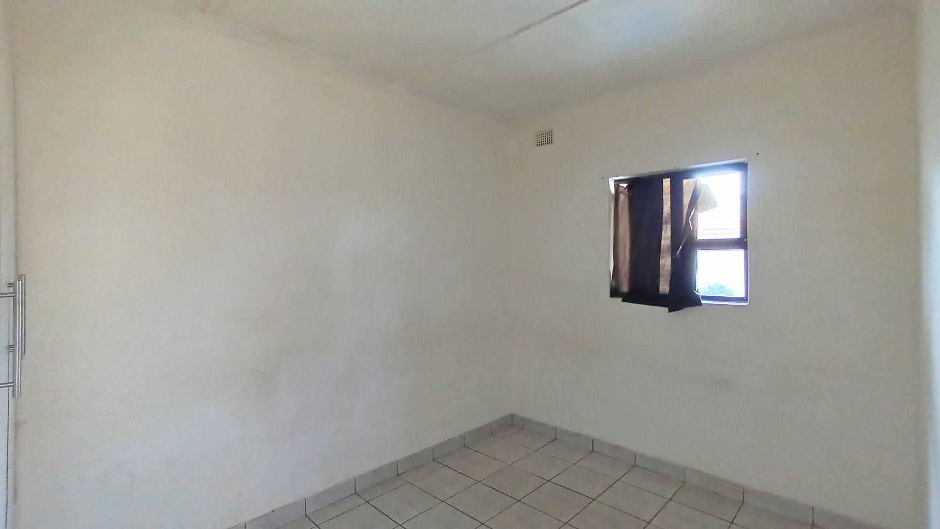 Bed Room 3 - 26 square meters of property in Northdene 