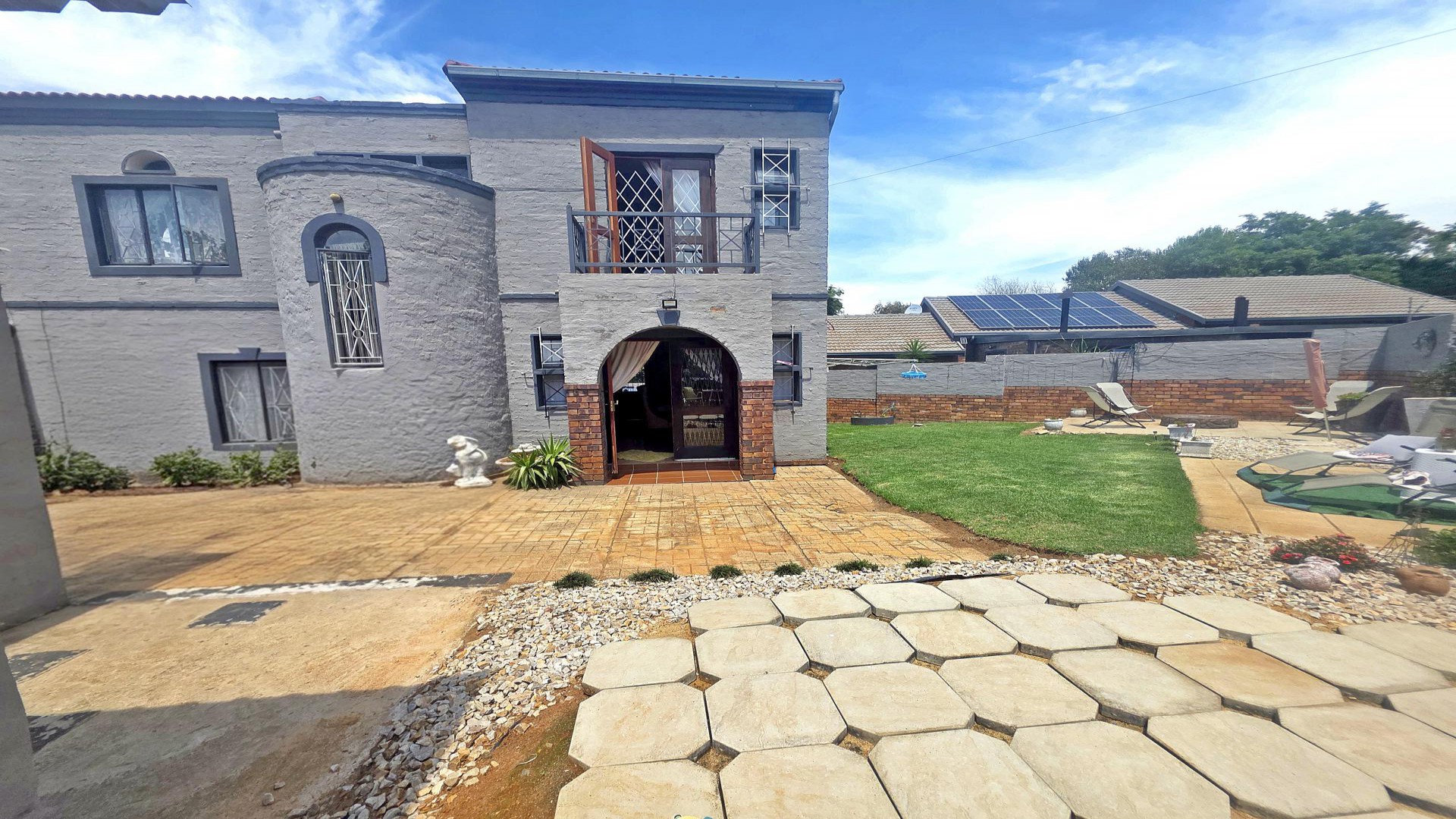 Front View of property in Heidelberg - GP