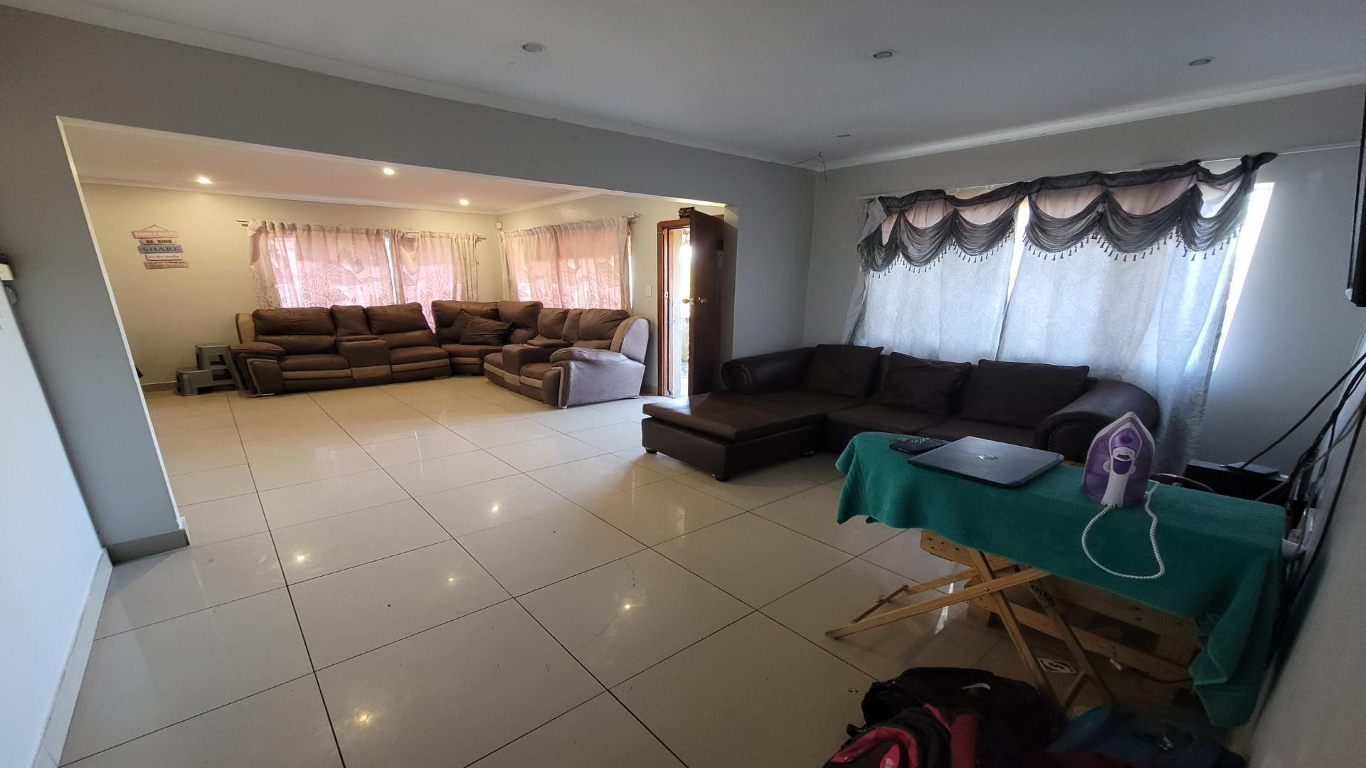 Lounges of property in East London