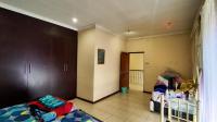 Bed Room 1 of property in Parkrand