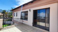 Balcony - 22 square meters of property in Parkrand
