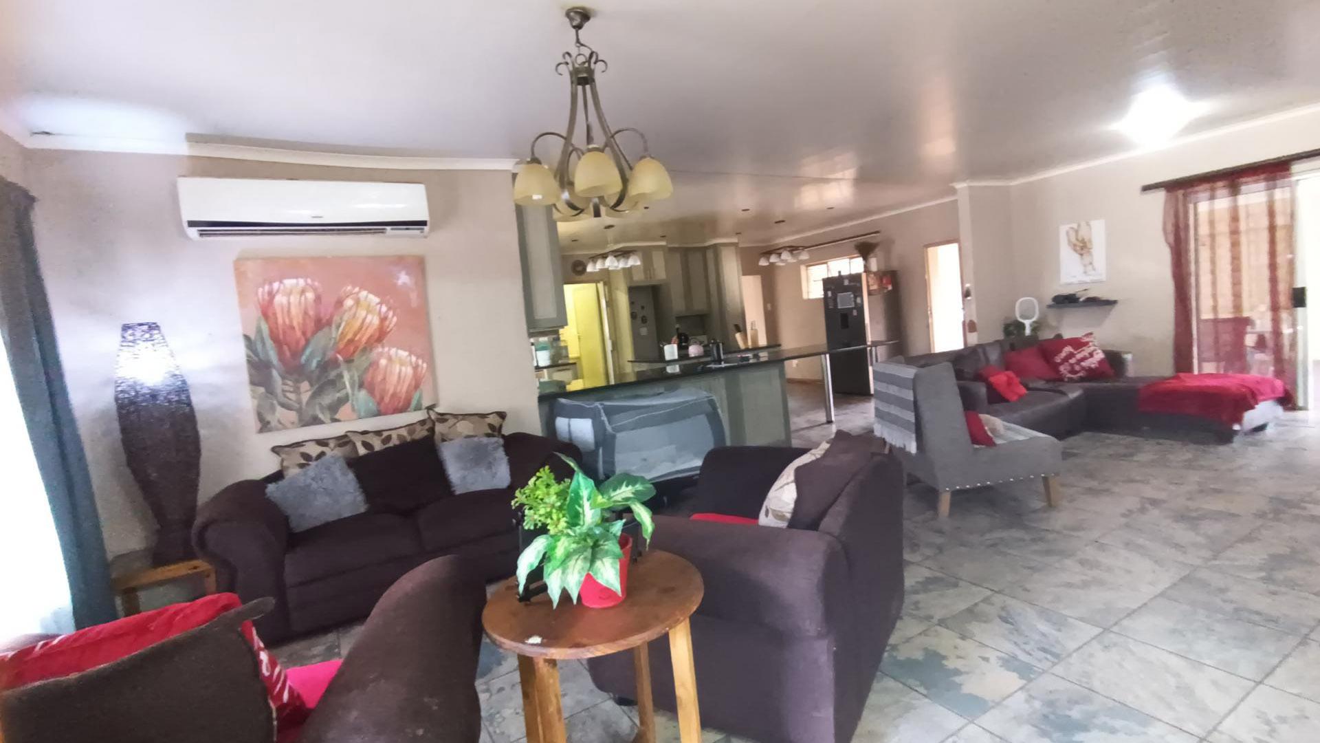 Lounges of property in Olifantshoek