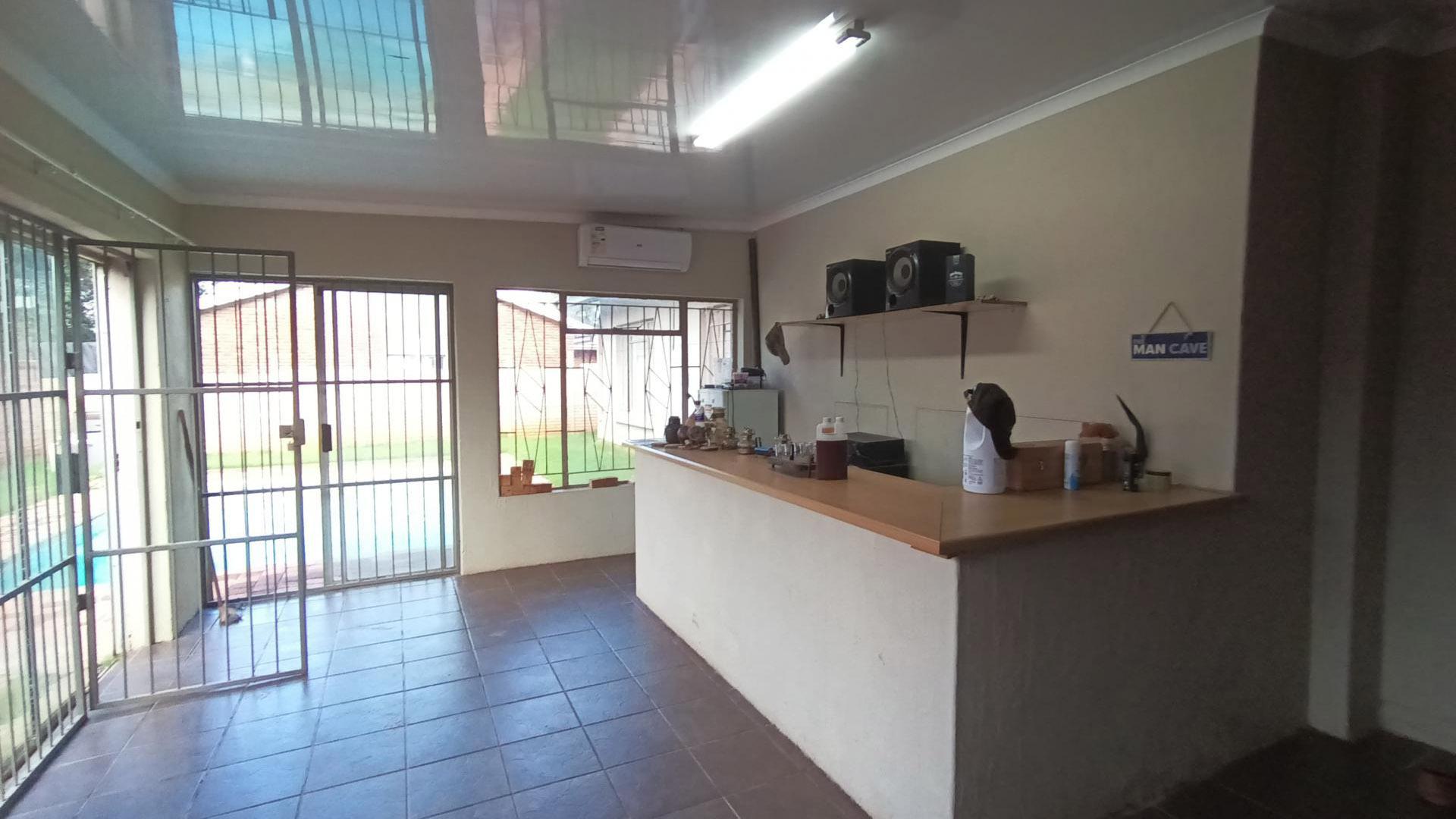 Spaces of property in Olifantshoek