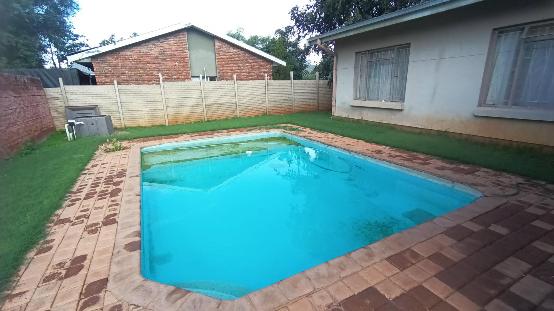 Swimming Pool of property in Olifantshoek