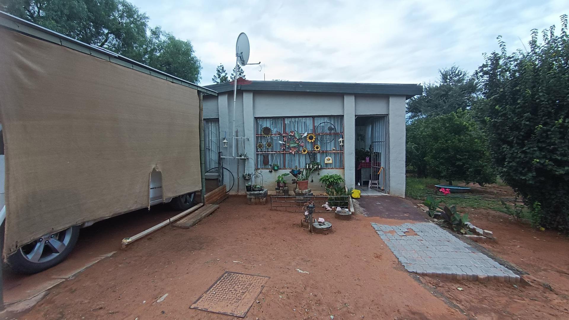 Carport  of property in Olifantshoek