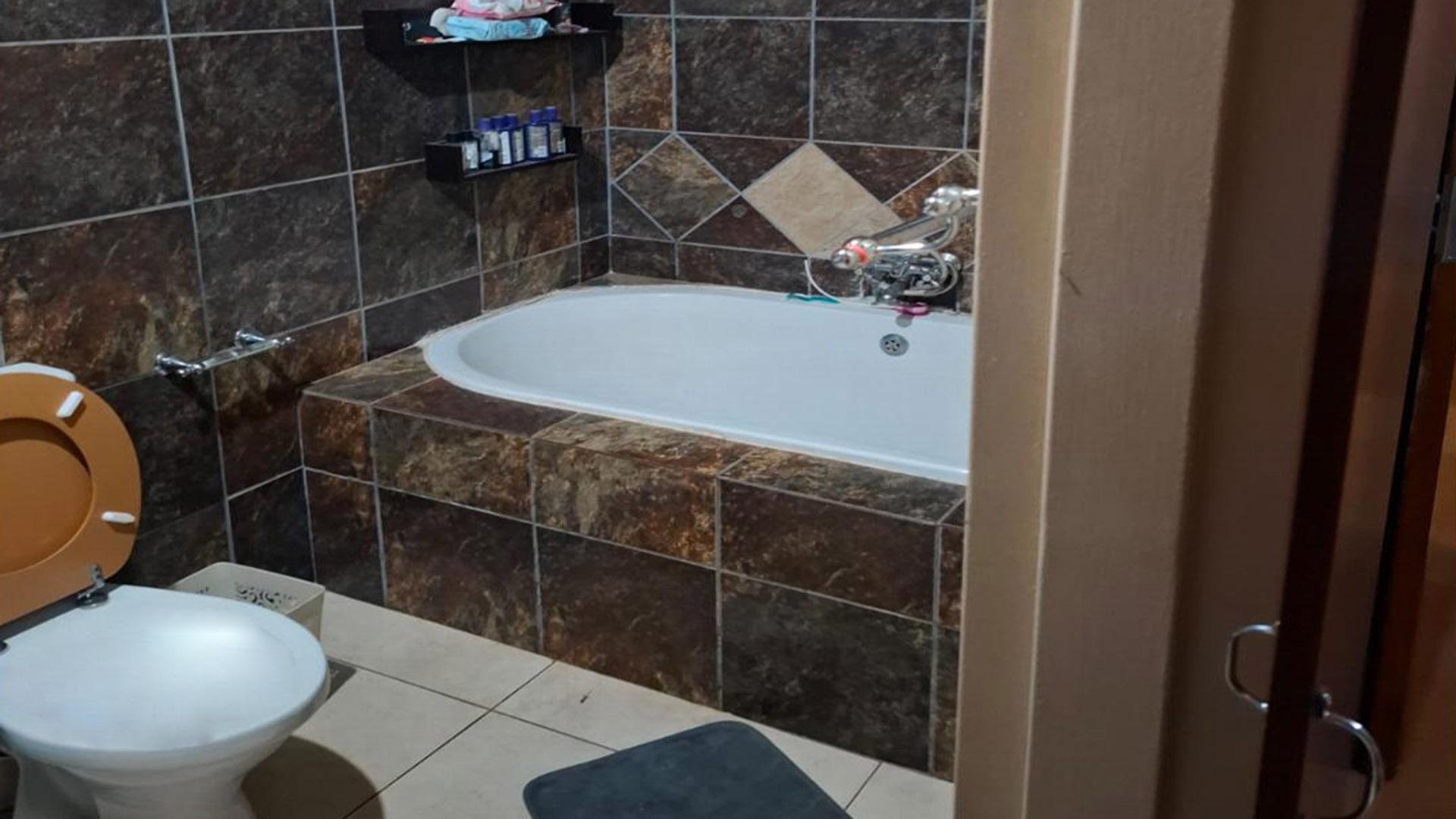 Bathroom 2 of property in Olifantshoek