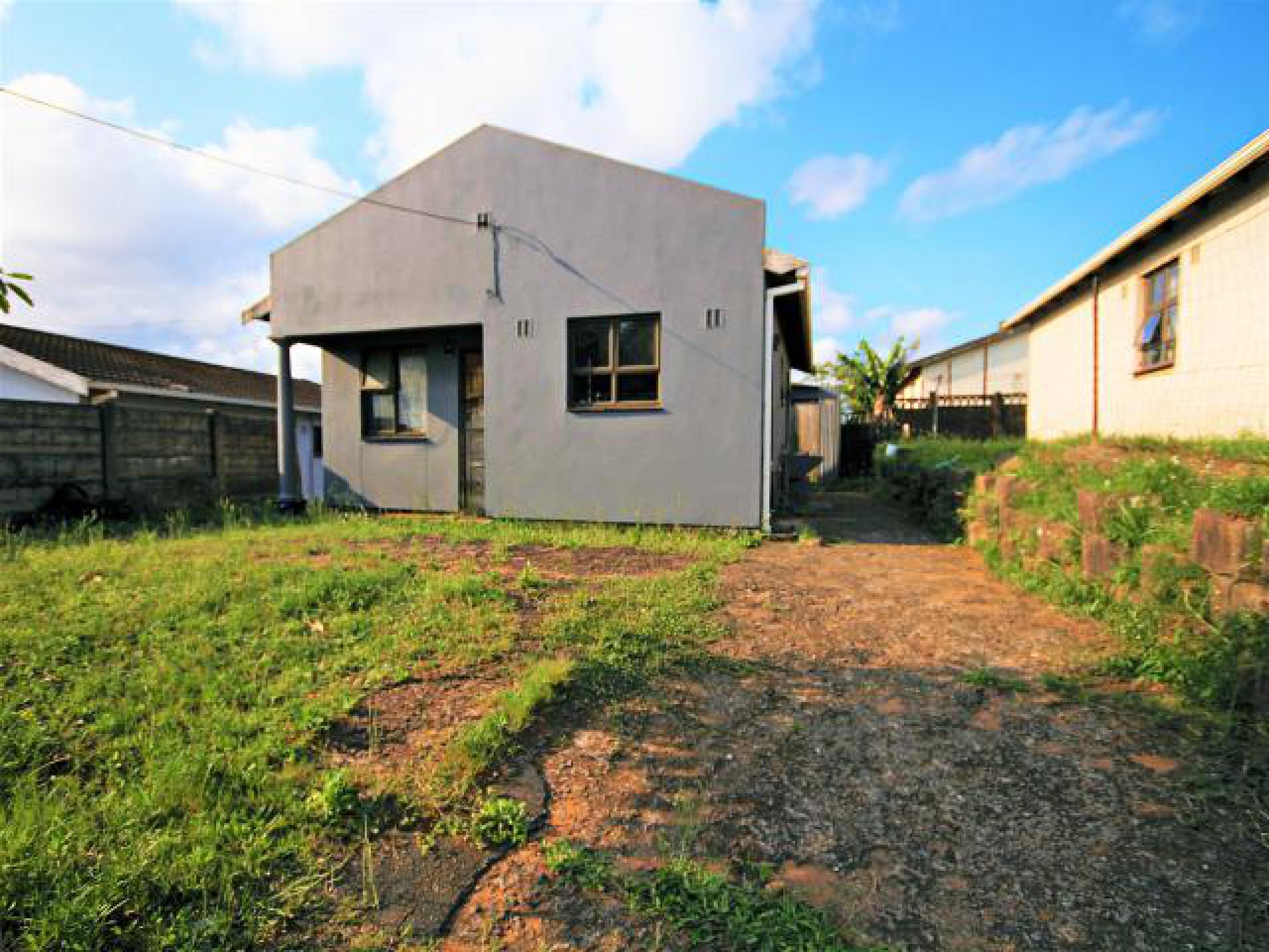 Front View of property in Orient Hills