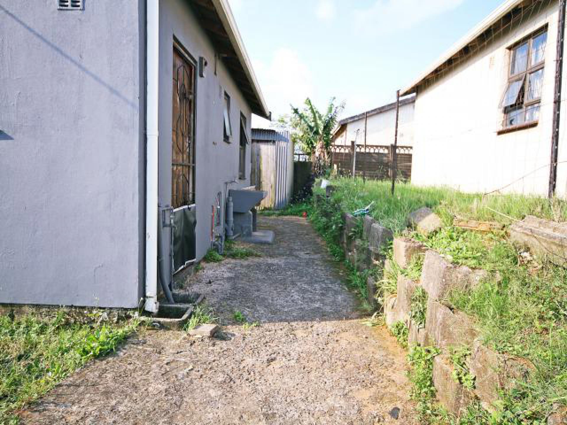 Front View of property in Orient Hills