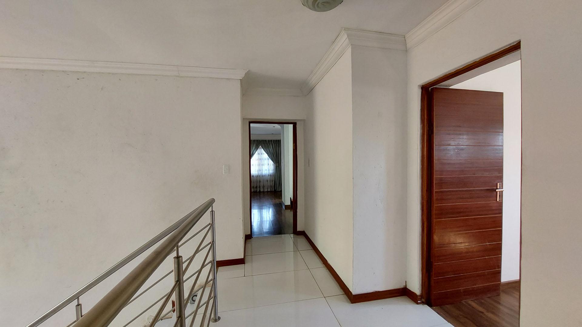 Spaces - 57 square meters of property in Chantelle