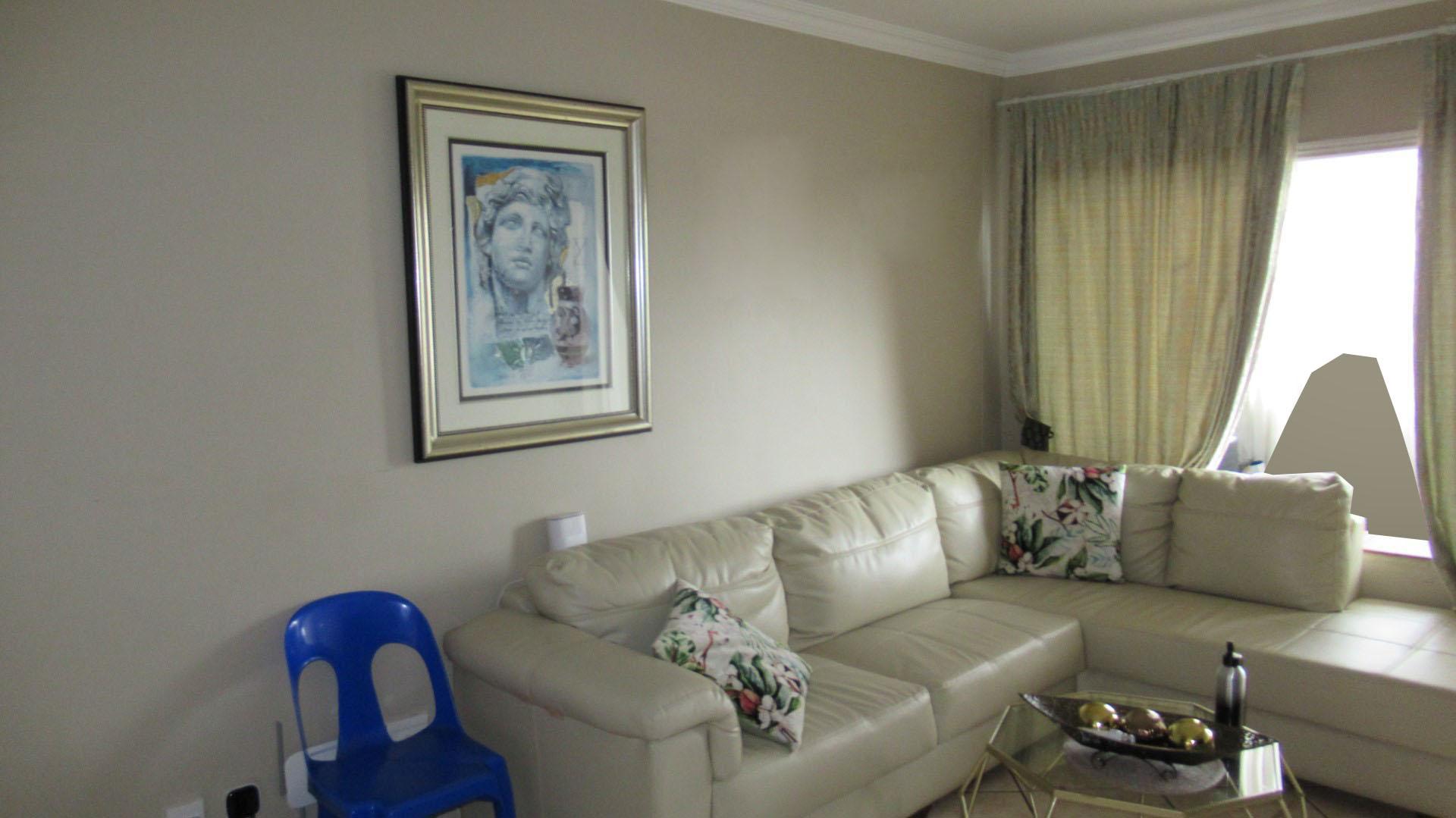 Lounges - 15 square meters of property in Malvern - JHB