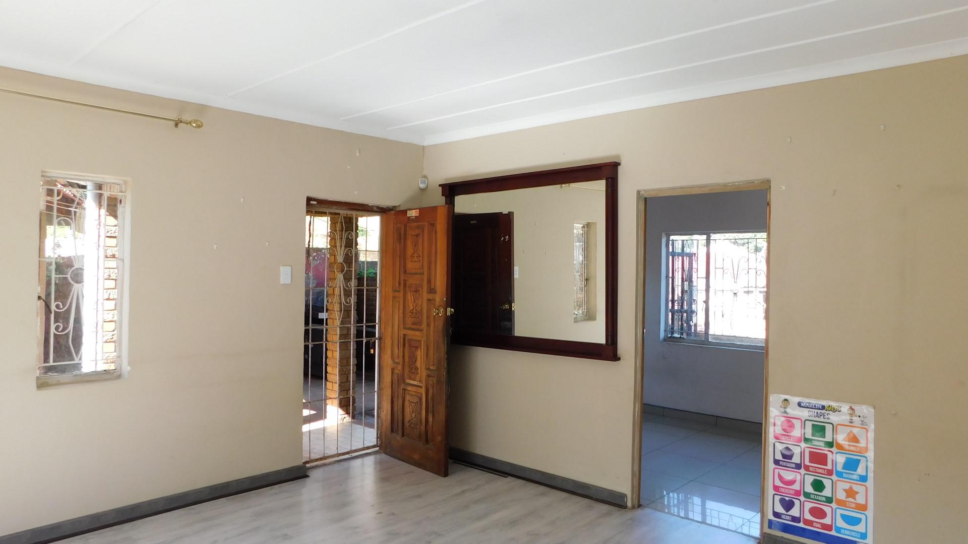 Lounges - 26 square meters of property in Raisethorpe