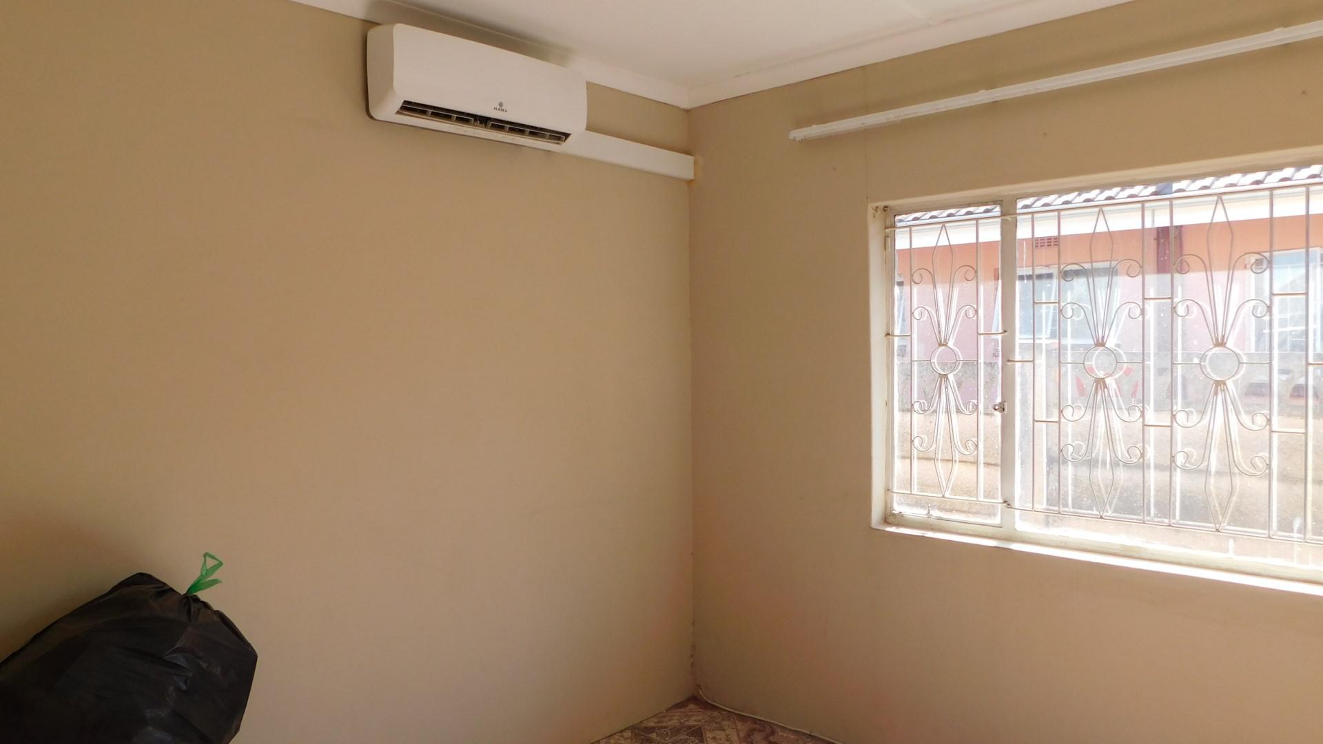 Bed Room 2 - 13 square meters of property in Raisethorpe