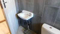 Bathroom 1 - 4 square meters of property in Raisethorpe