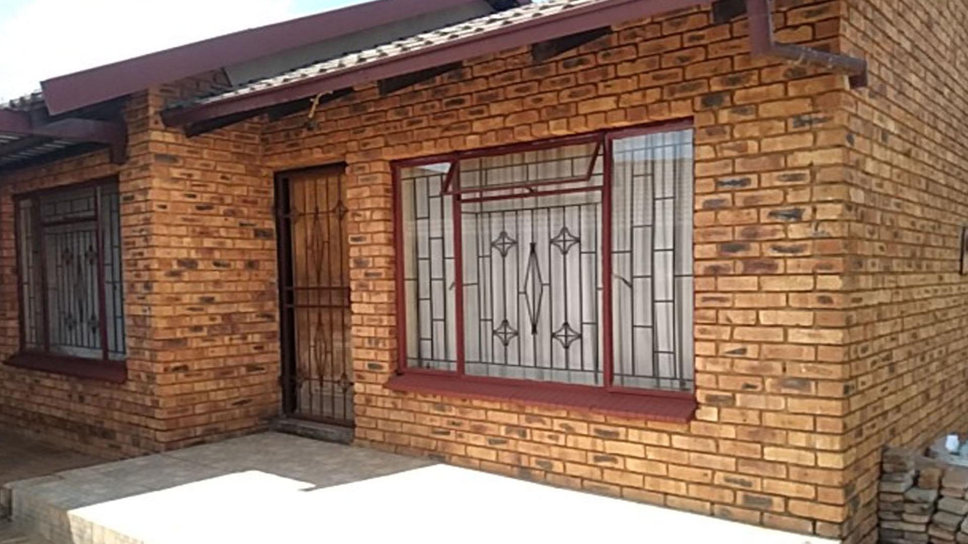 Front View of property in Ekangala