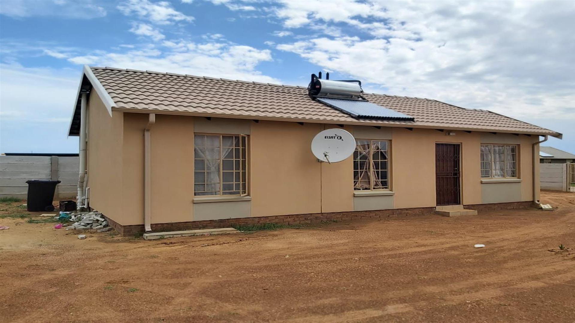 Front View of property in Palm Ridge