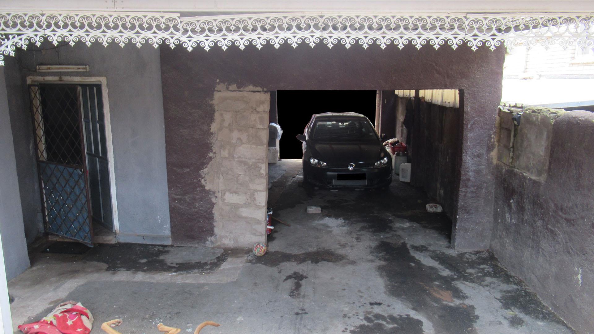 Front View of property in Crossmoor