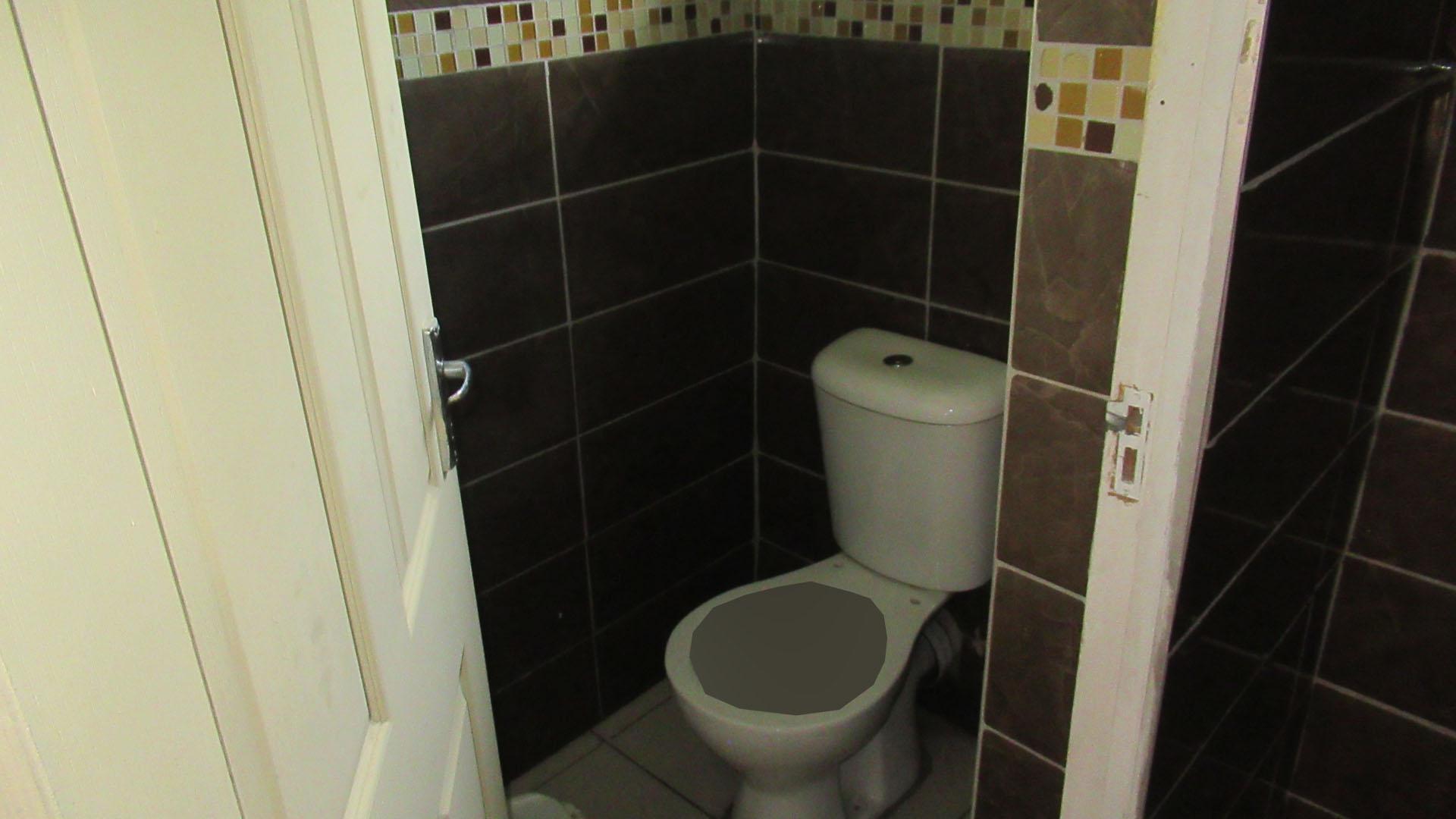 Bathroom 1 - 9 square meters of property in Crossmoor