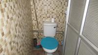 Bathroom 1 - 9 square meters of property in Crossmoor