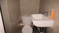 Main Bathroom - 2 square meters of property in Crossmoor