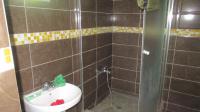 Bathroom 1 - 9 square meters of property in Crossmoor