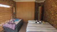Bed Room 2 - 30 square meters of property in Vaalmarina