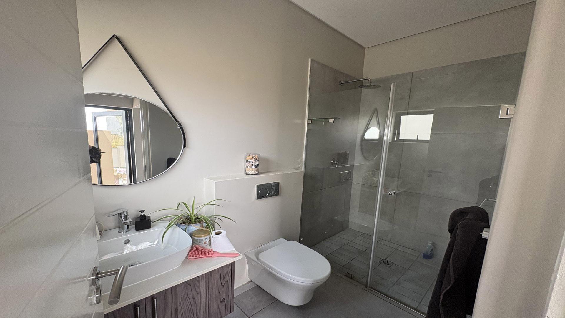 Bathroom 2 of property in Midstream Estate