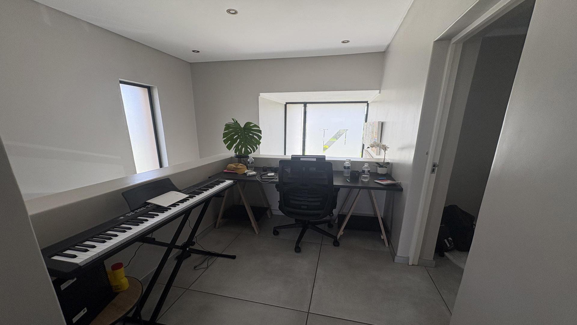 Spaces of property in Midstream Estate