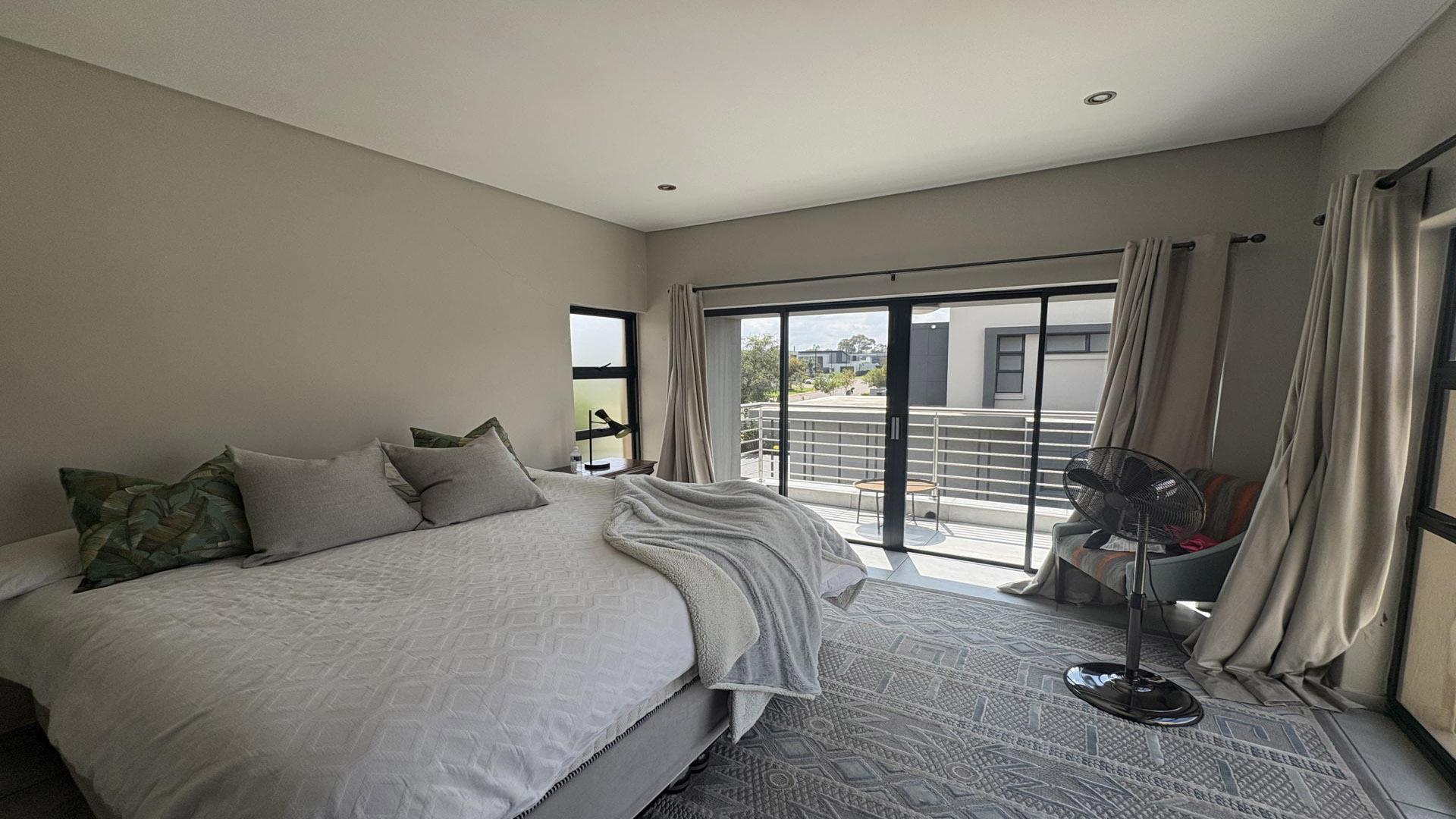 Bed Room 2 of property in Midstream Estate