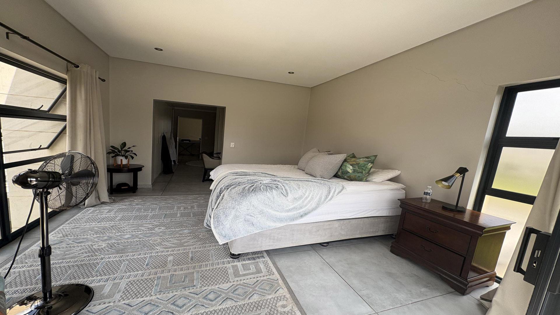 Bed Room 2 of property in Midstream Estate