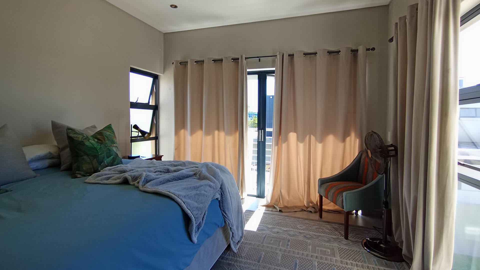 Main Bedroom - 29 square meters of property in Midstream Estate