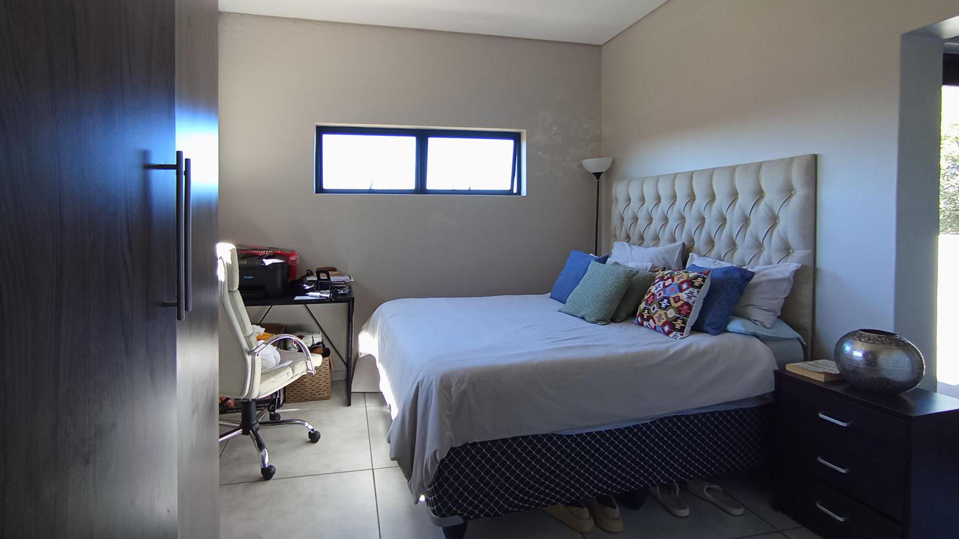 Staff Room - 18 square meters of property in Midstream Estate