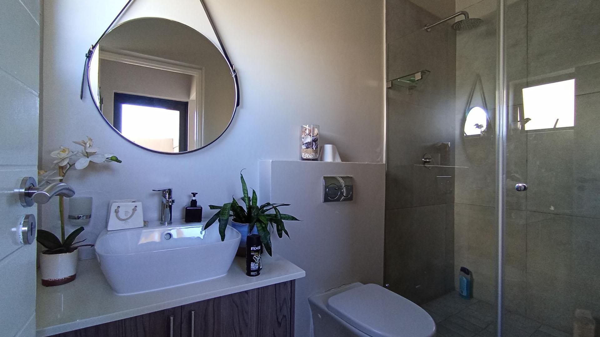 Staff Bathroom - 5 square meters of property in Midstream Estate