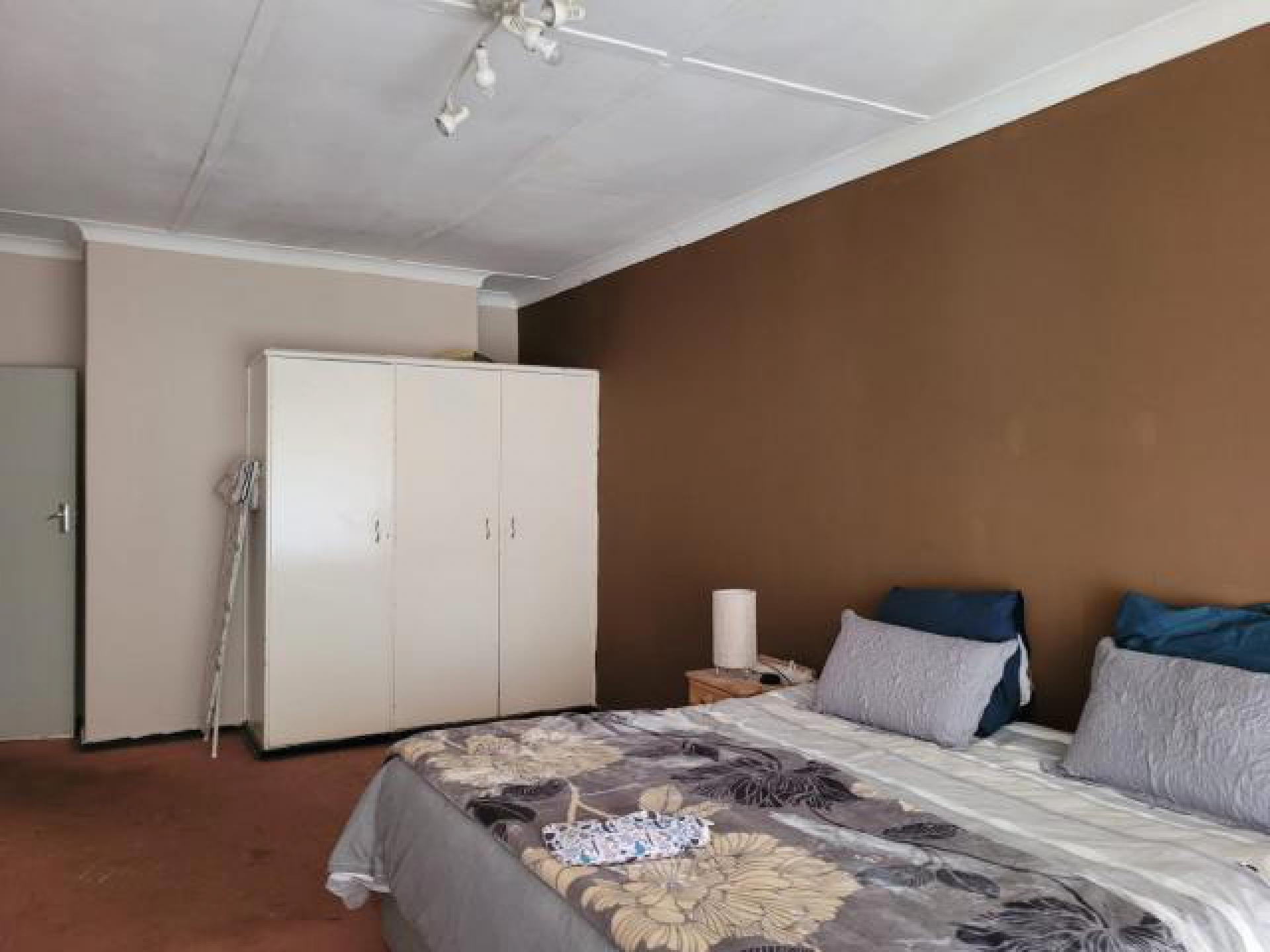 Bed Room 2 - 26 square meters of property in Florida