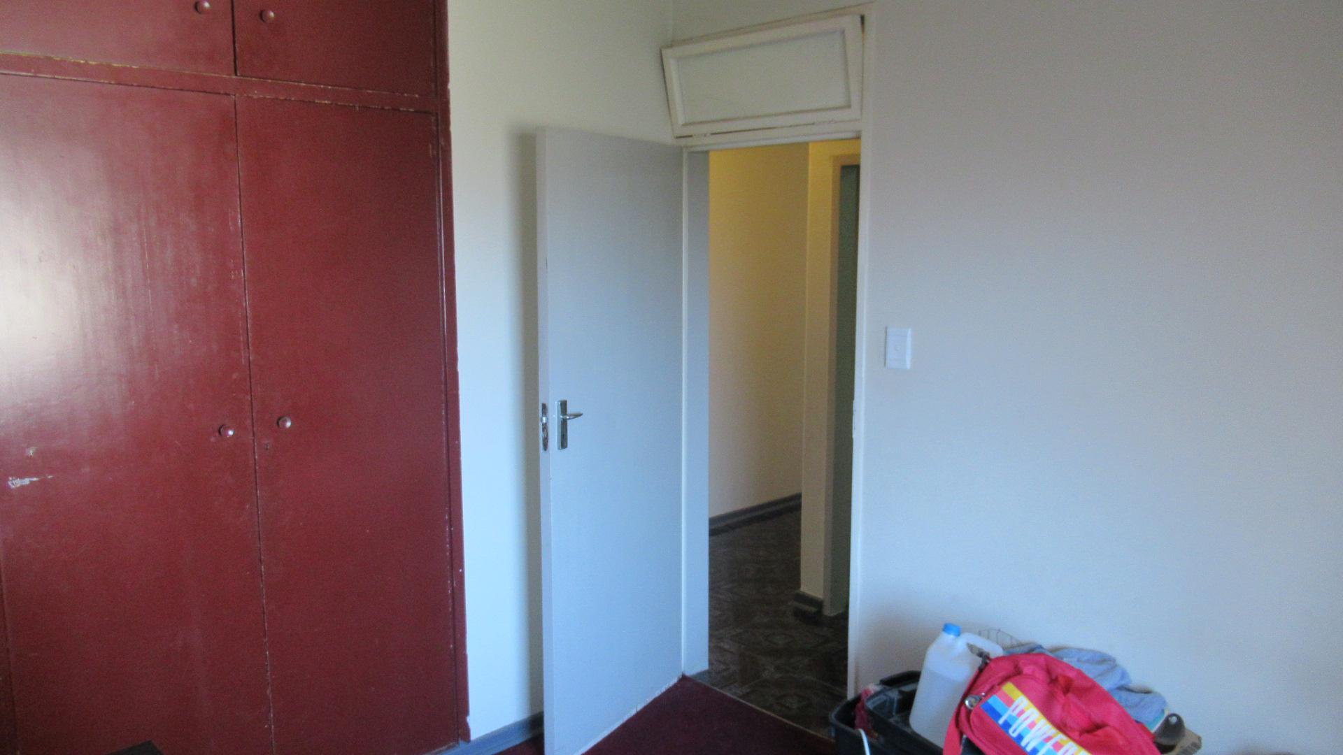 Bed Room 1 - 16 square meters of property in Florida